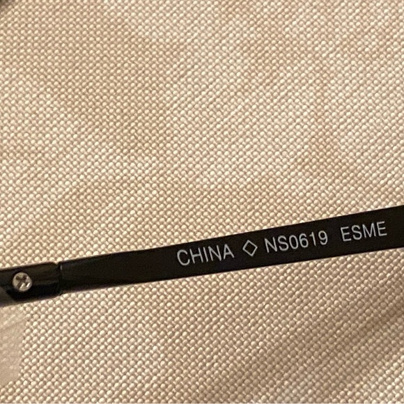 Foster Grant Sunglasses - Picture 2 of 3